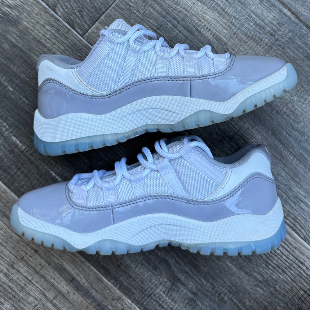 Jordan 11 retro low pure violet 1.5y - Picture 2 of 6